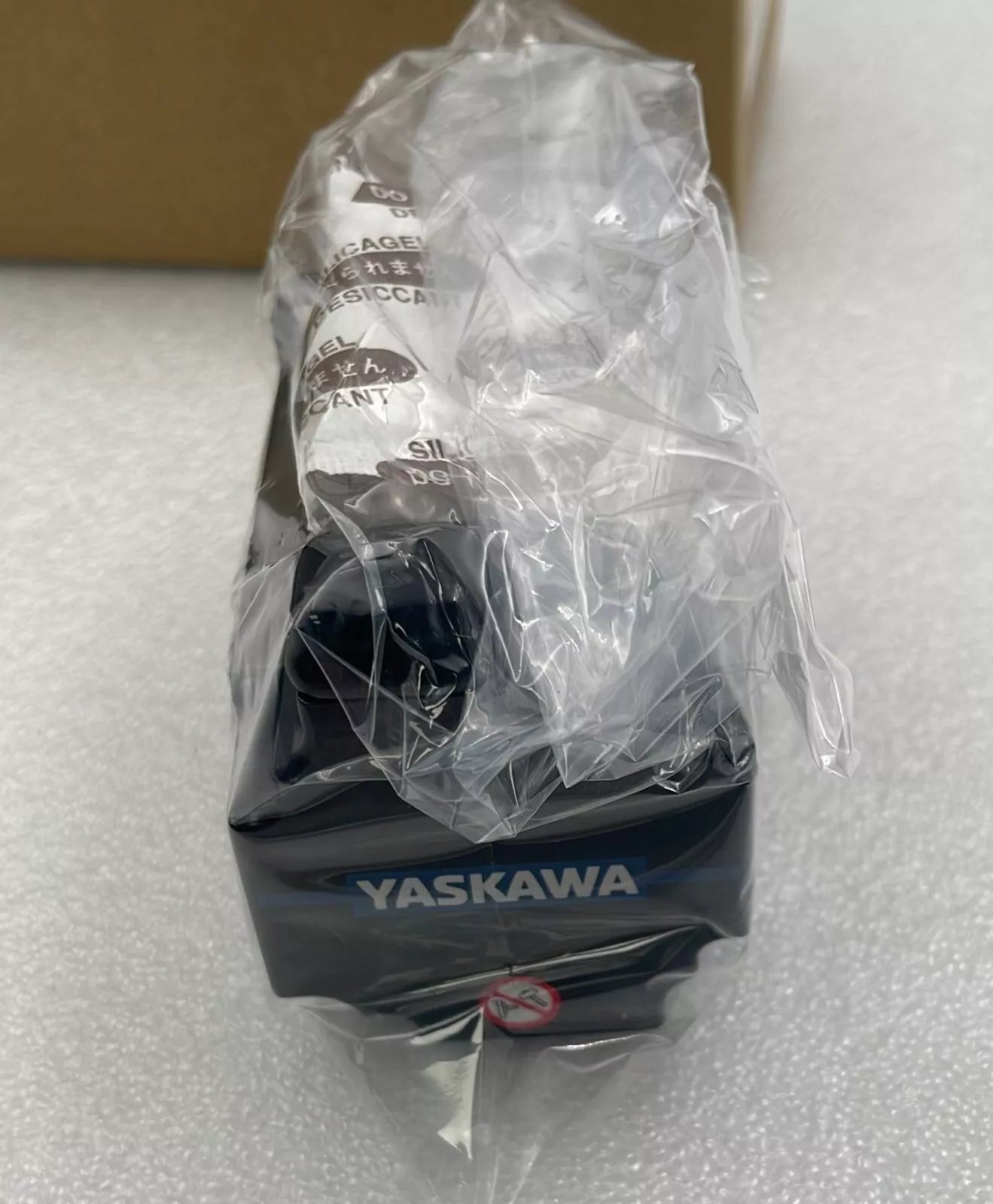**NEW** YASKAWA SGM7J-04A6A61 AC SERVO MOTOR