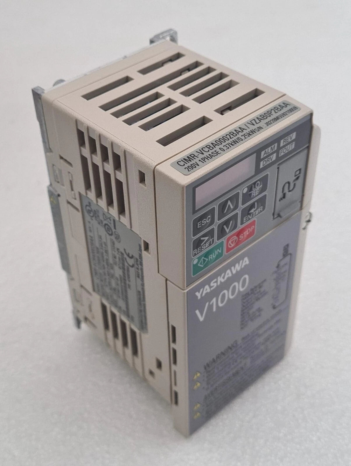 NEW - YASKAWA V1000 Frequency Inverter CIMR-VCBA0002BAA / VZAB0P2BAA 0.37/0.25kW
