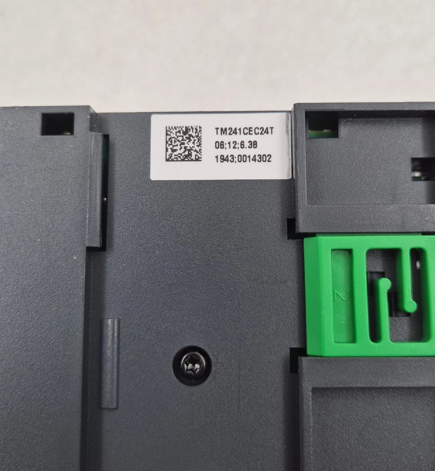 Schneider Electric Modicon M241 TM241CEC24T logic controller Tr OUT Source 24V