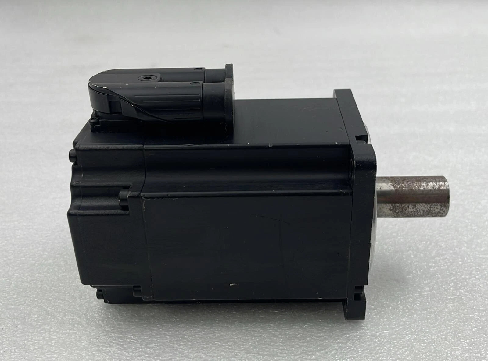 B&R Automation Servo Motor 8LVA33.R0021D000-0