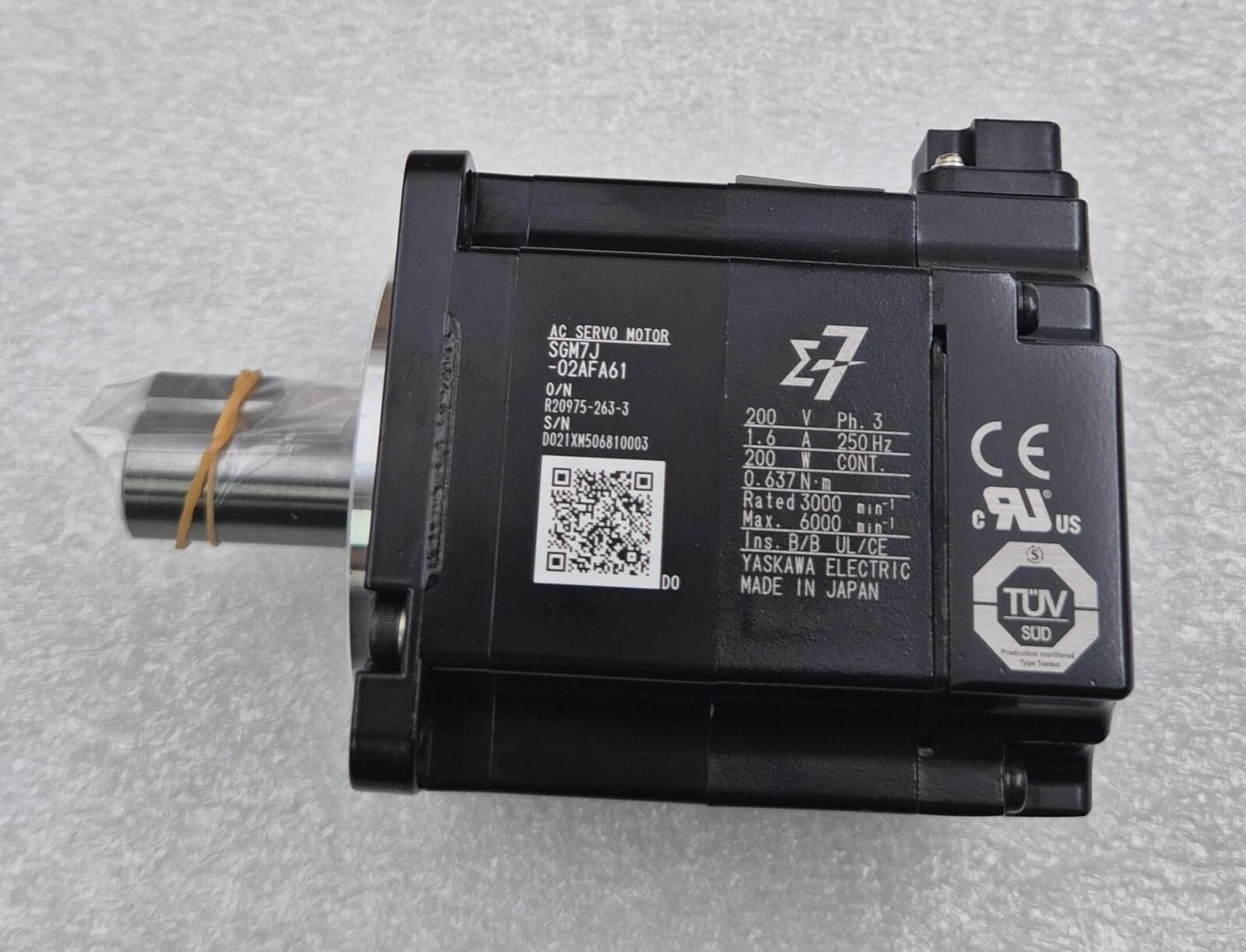 Yaskawa SGM7J-02AFA61 Sigma-7 AC servo motor 200V 1.6A