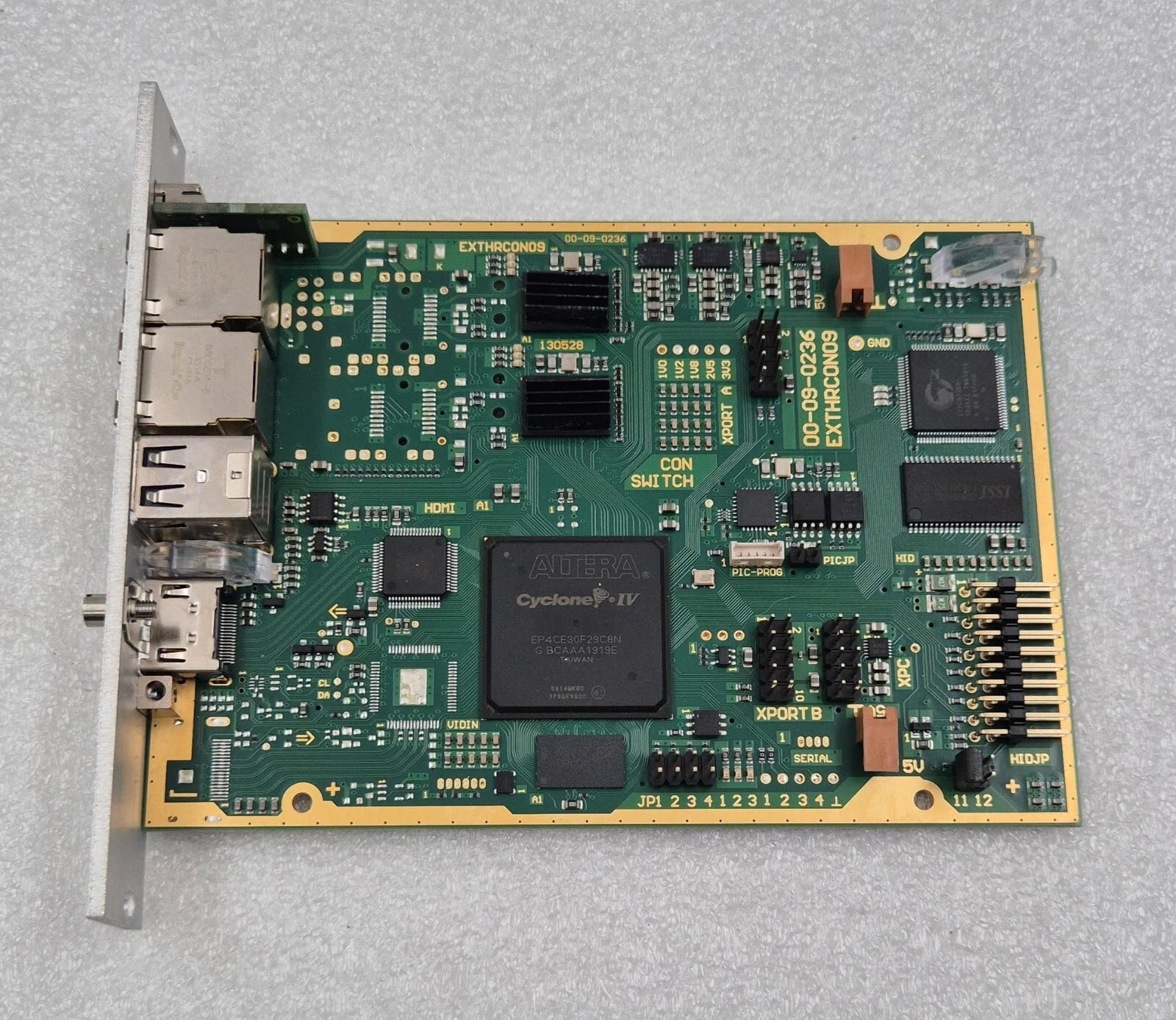 BLACK BOX R481-BHHCR CON 00-09-0236 EXTHRC0N09 KVM EXTENDER INTERFACE BOARD