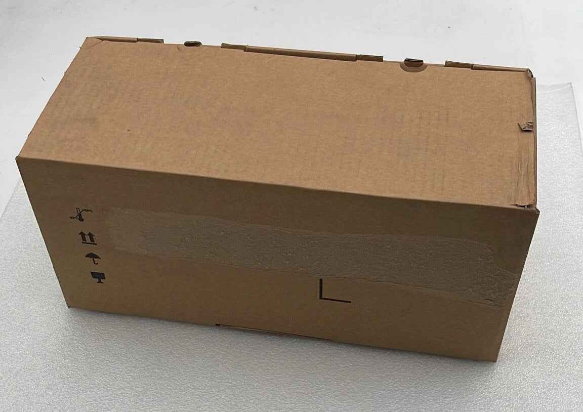 **NEW** BECKHOFF AM8033-1F21-0000 Servo Motor 6000rpm 1.7kW 24VDC