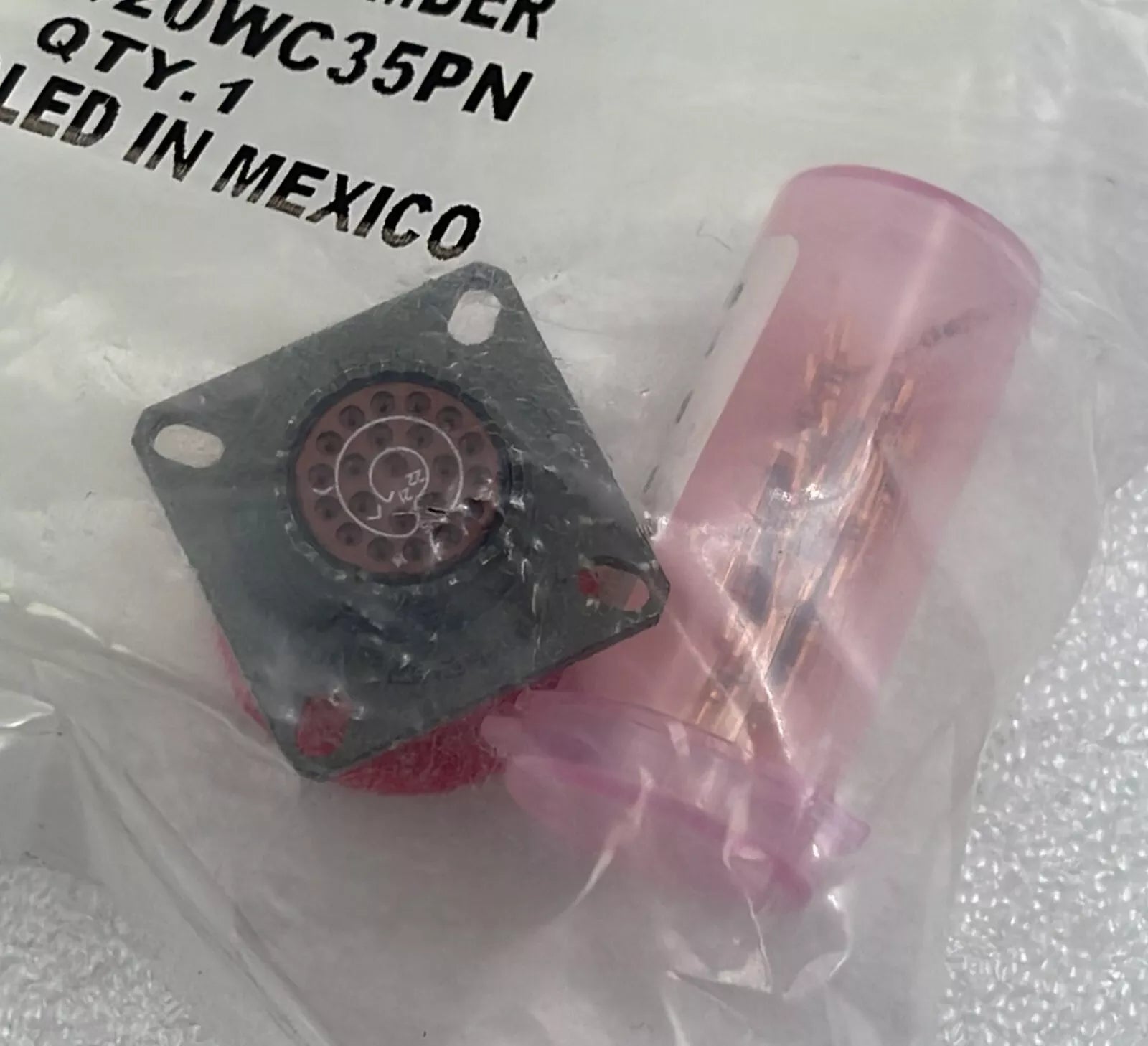 [LOT 6 PCS] Amphenol D38999/20WC35PN Circular MIL Spec Connector