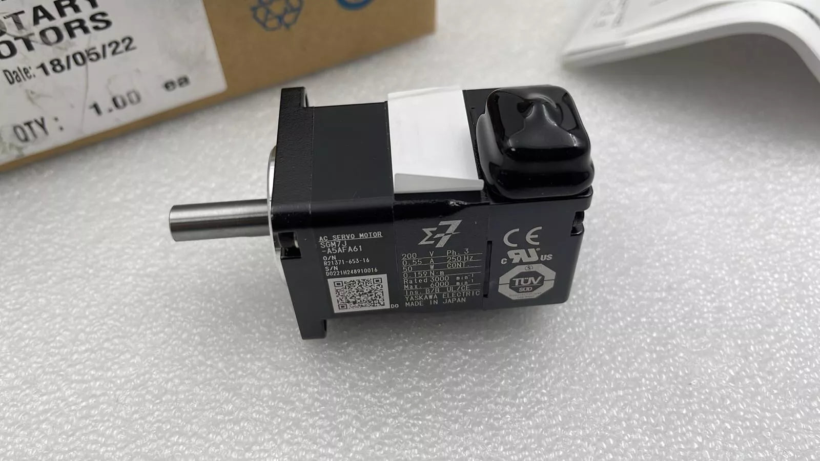 **NEW** YASKAWA SGM7J-A5AFA61 AC SERVO MOTOR