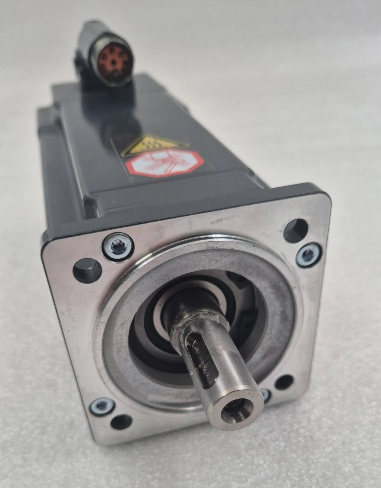 BECKHOFF AM8033-1F20-0000 Servo Motor 6000rpm 1.7kW 24VDC