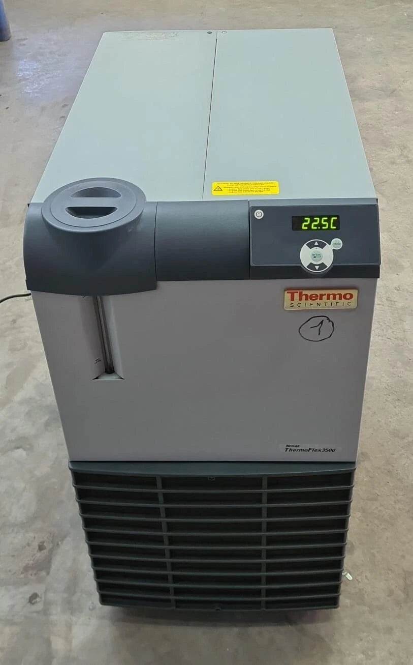 Thermo Fisher NESLAB ThermoFlex 3500 recirculating chiller unit 230V