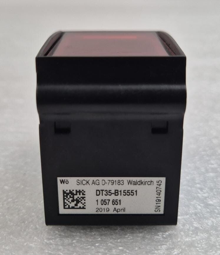 SICK DT35-B15551 IO-Link laser distance measuring proximity sensor industrial housing