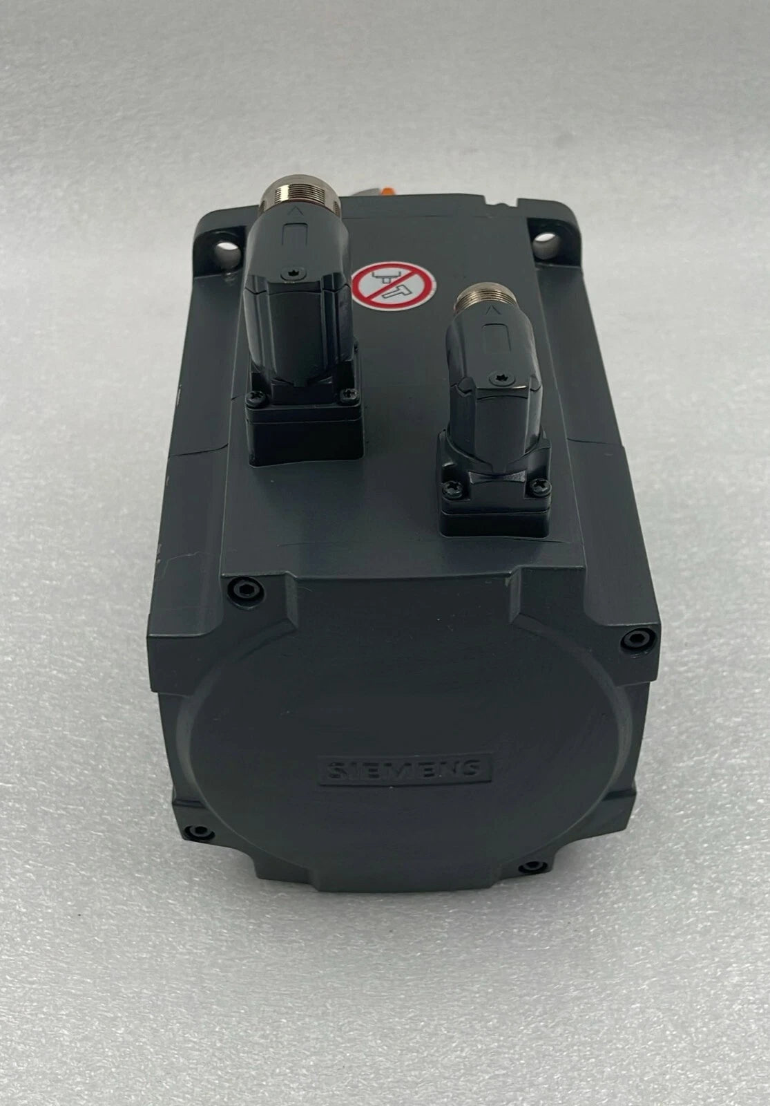 Siemens 1FL6064-1AC61-2AA1 rear housing and power connector view