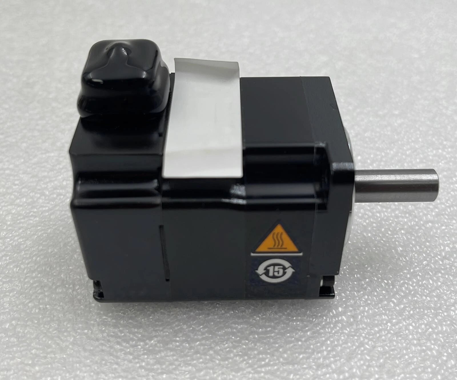 **NEW** YASKAWA SGM7J-A5AFA61 AC SERVO MOTOR