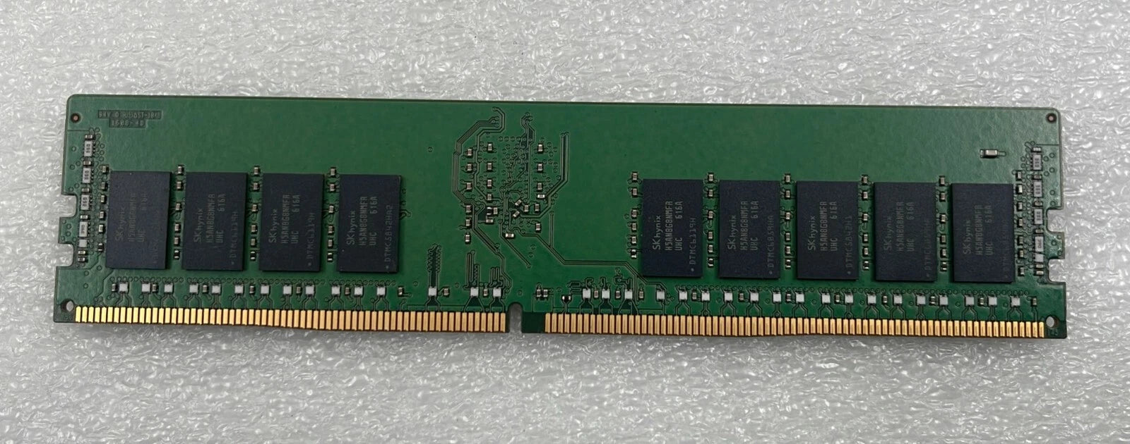 SK Hynix 16GB DDR4 2Rx8 server DIMM rear view