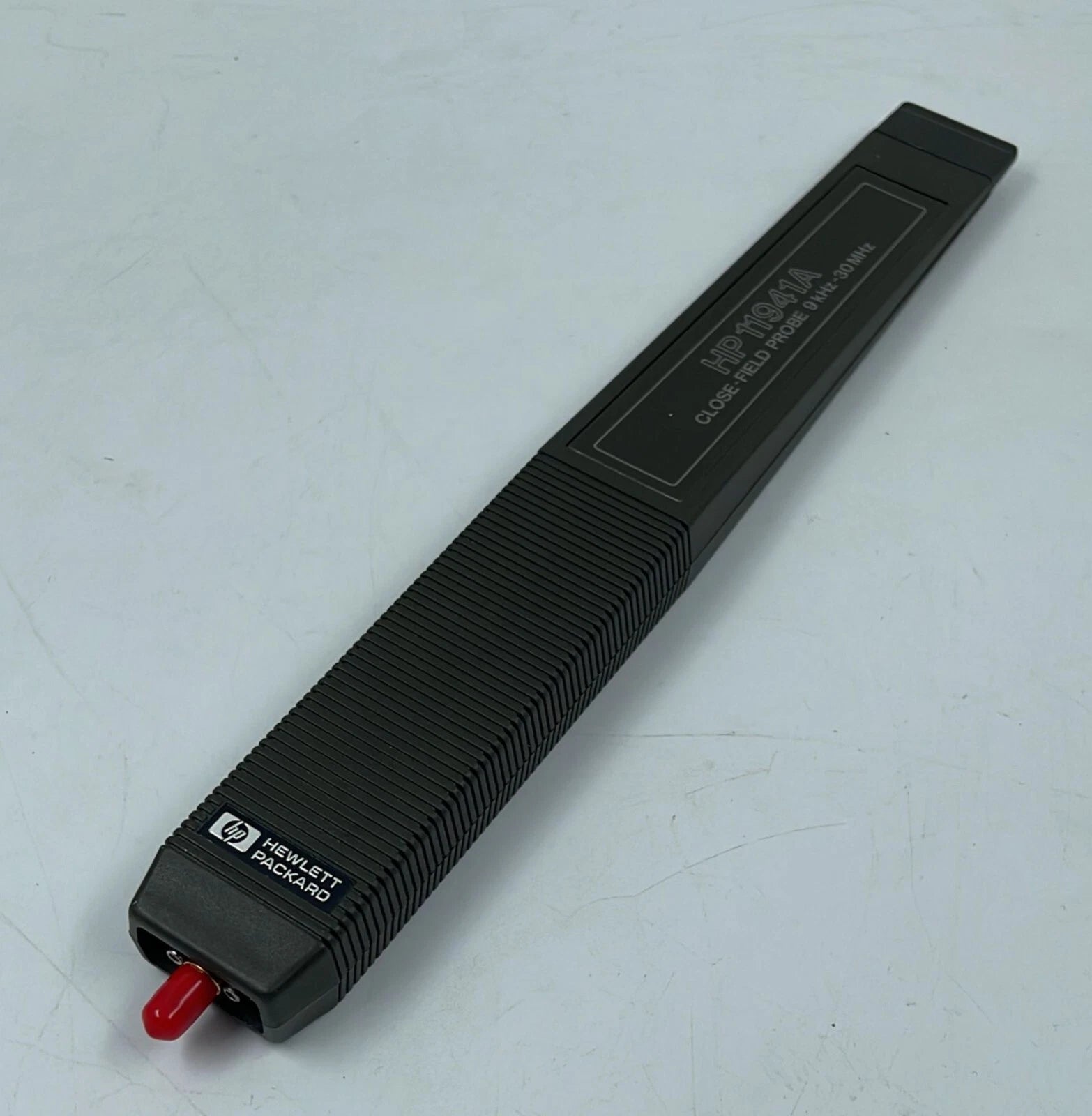 HP 11941A close-field probe front angled view