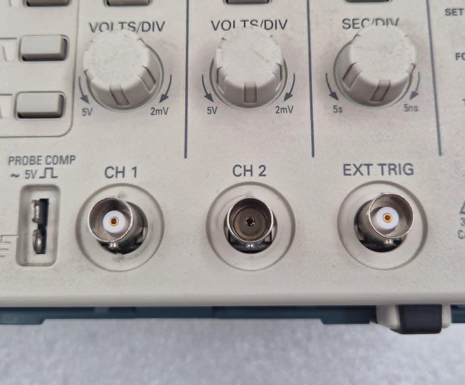 Tektronix TDS 220 Two-Channel Digital Real-Time Oscilloscope 100MHz 1GS/s
