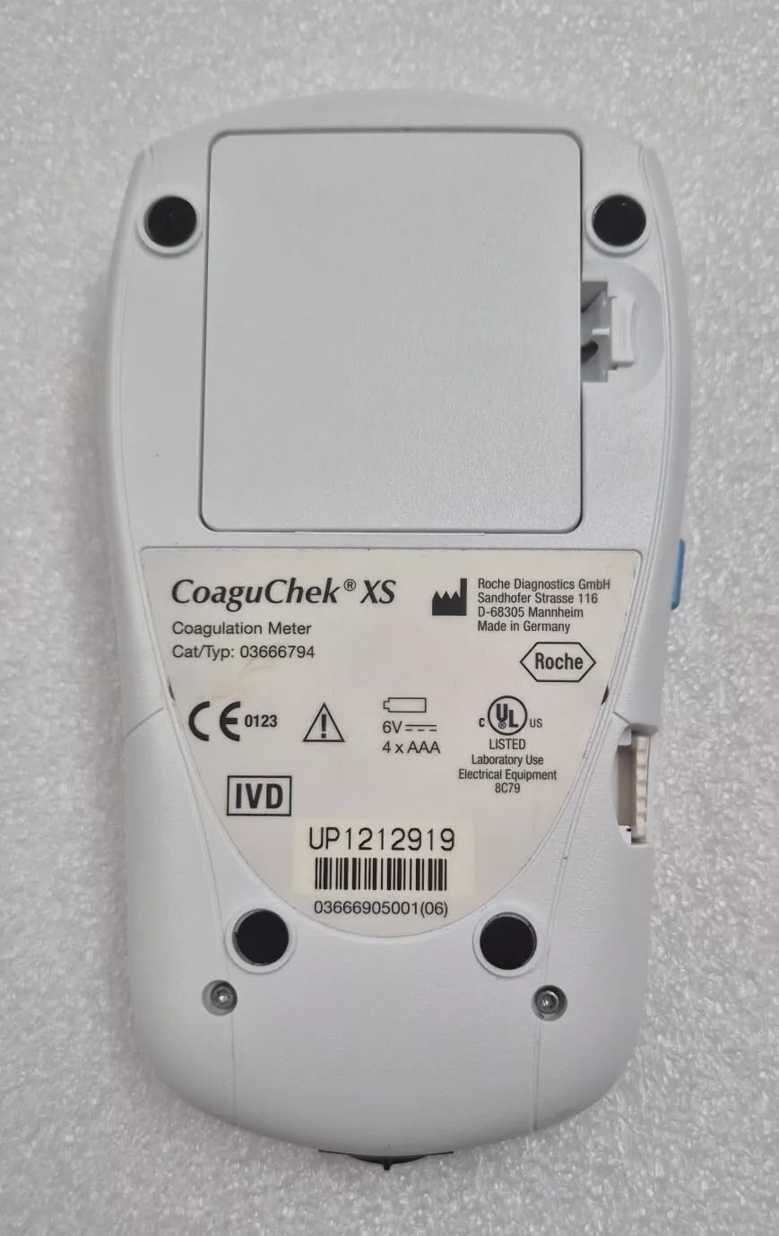 Roche CoaguChek XS Coagulation Meter Cat/Typ 03666794 W/ Case 2* Test Strips