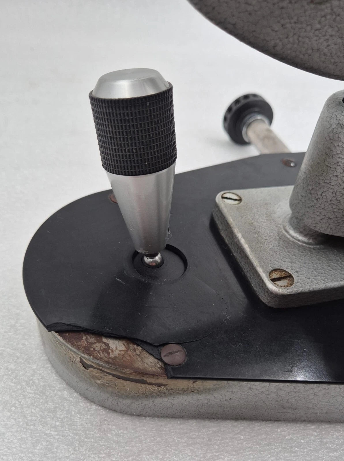 Haag Streit 900 base control knob close-up