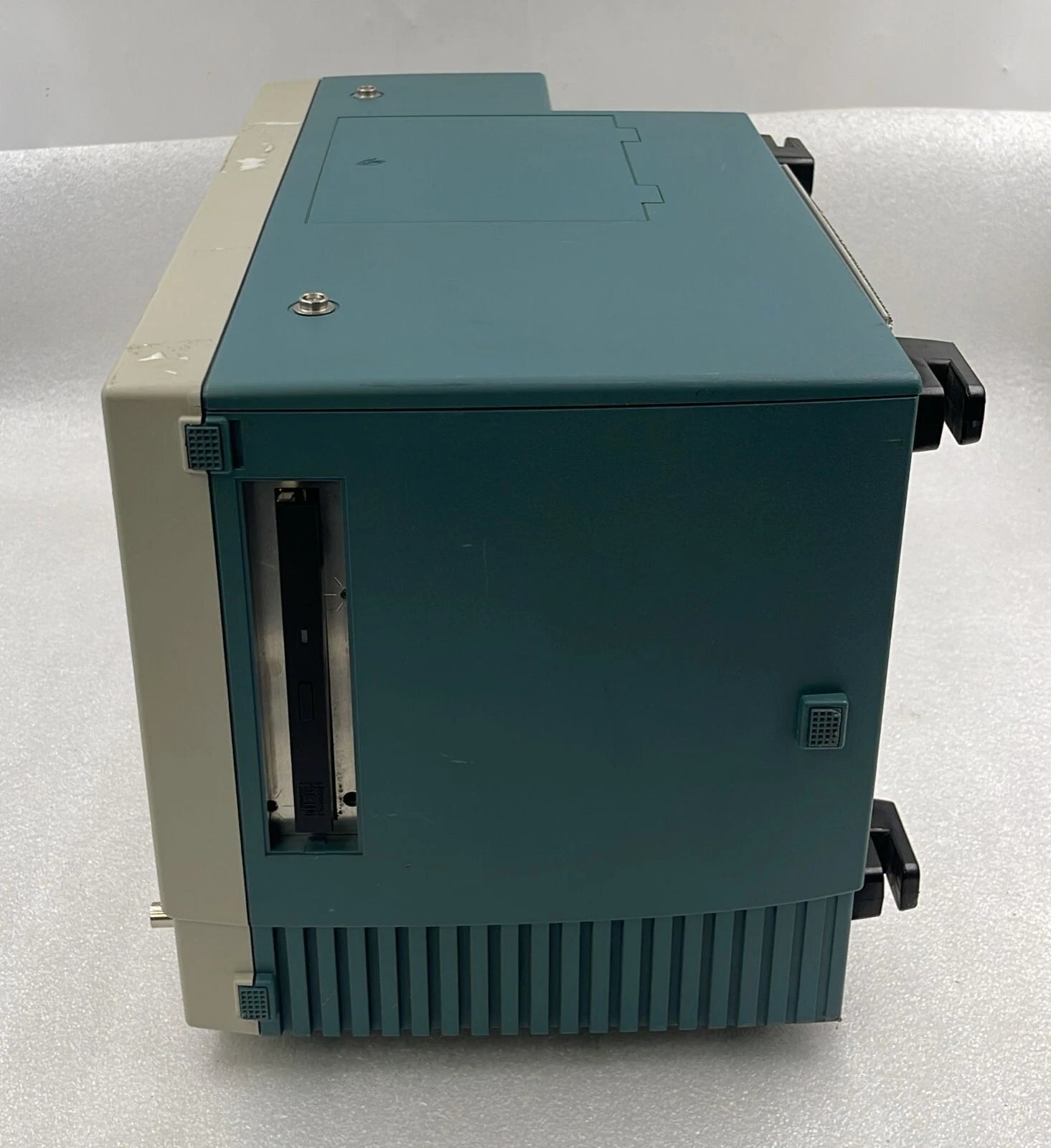 Tektronix TLA5202 68-Channels Logic Analyzer 2-GHz **AS IS