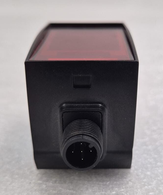 SICK DT35-B15551 IO-Link laser distance measuring proximity sensor industrial housing