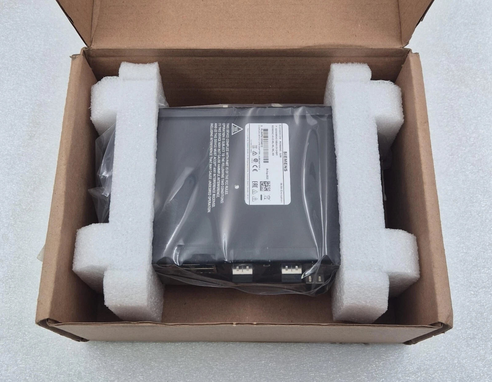 *NEW* SIEMENS RUGGEDCOM RS900NC 32M Industrial Ethernet Switch 6GK60900AS130BA0