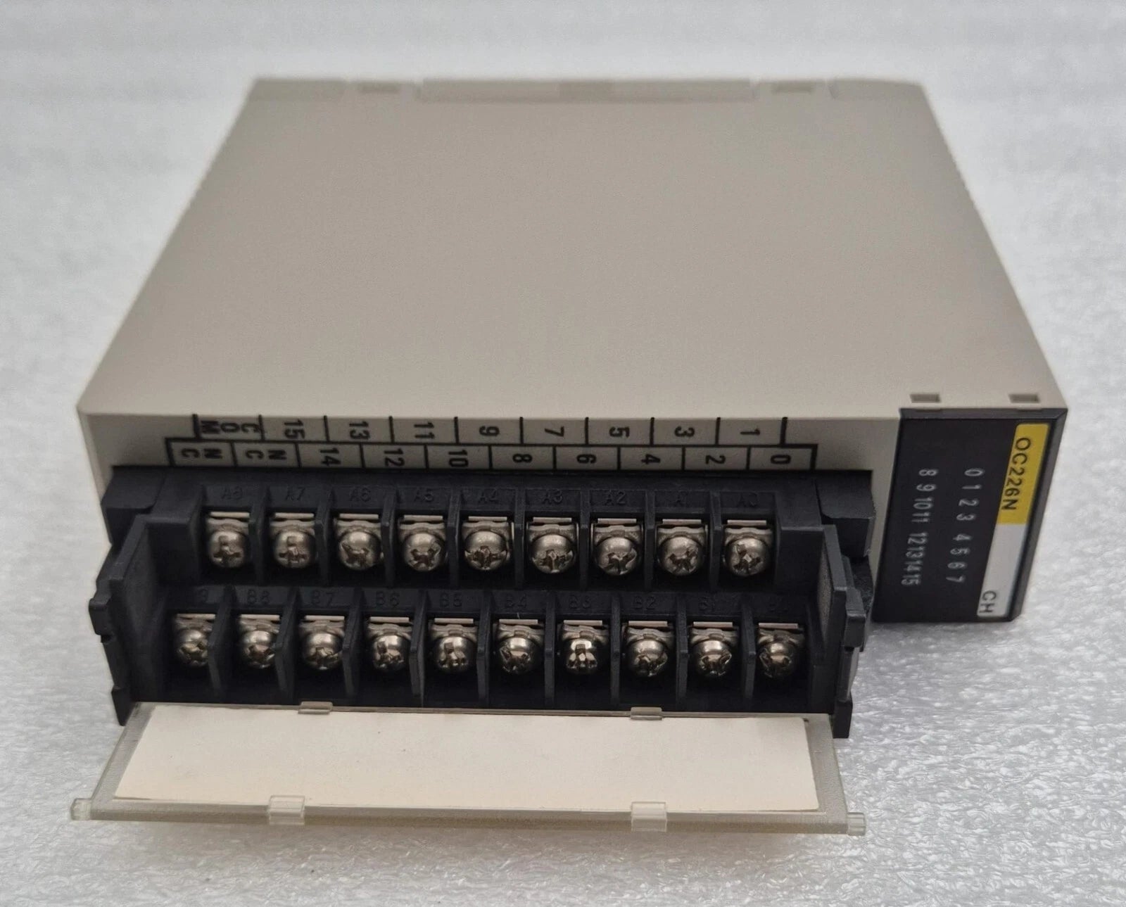 OMRON C200H-OC226N Output Unit