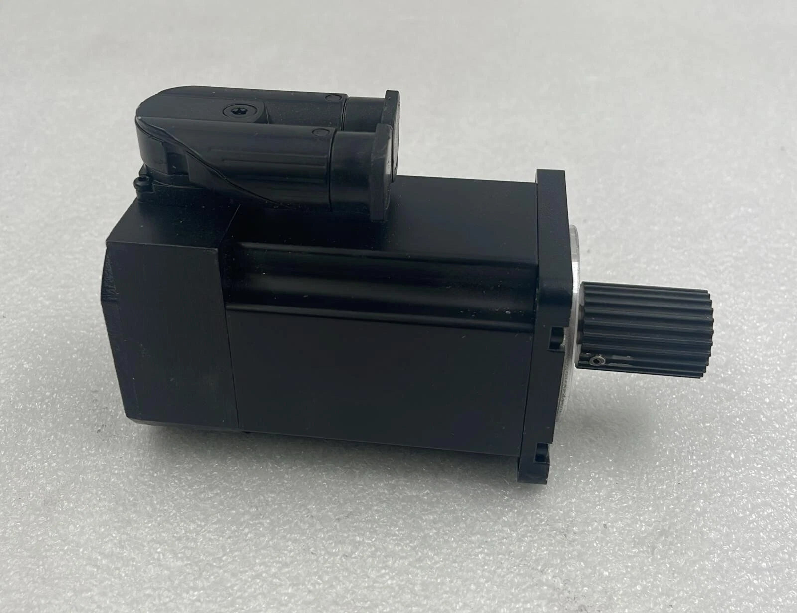 B&R Automation 8LVA23.R0030D027-0 Synchronous Servo Motor