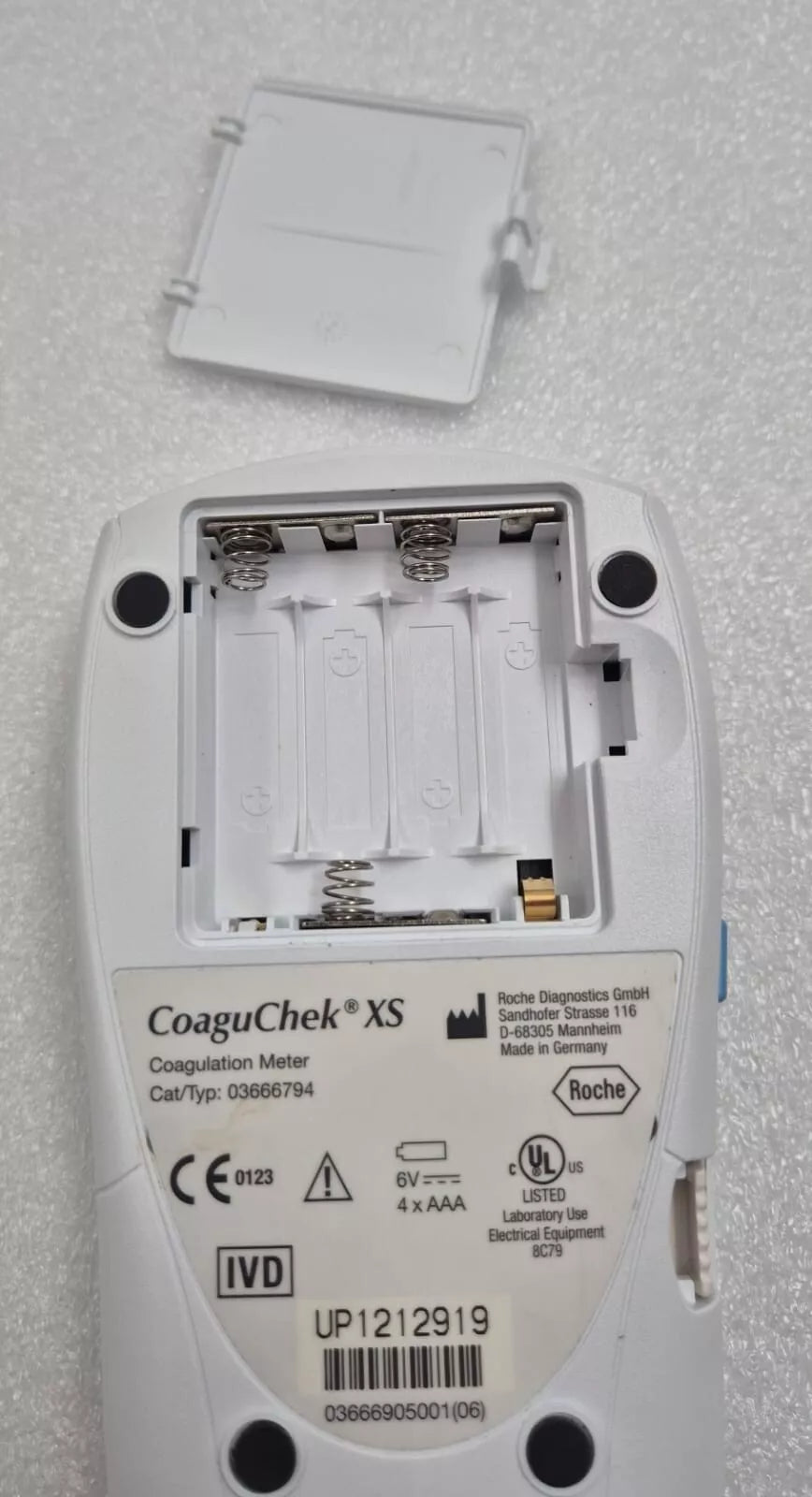 Roche CoaguChek XS Coagulation Meter Cat/Typ 03666794 W/ Case 2* Test Strips