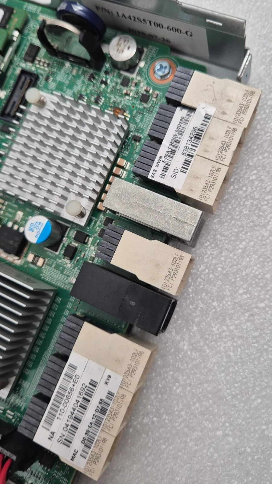 NetApp 111-03964+E3 SAS WWN X128 Storage Controller