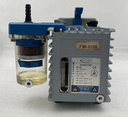 Vacuubrand RE 6W oil reservoir and sight glass view