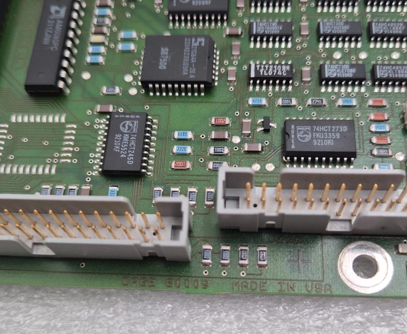 Tektronix 671-0965 control board connector close-up