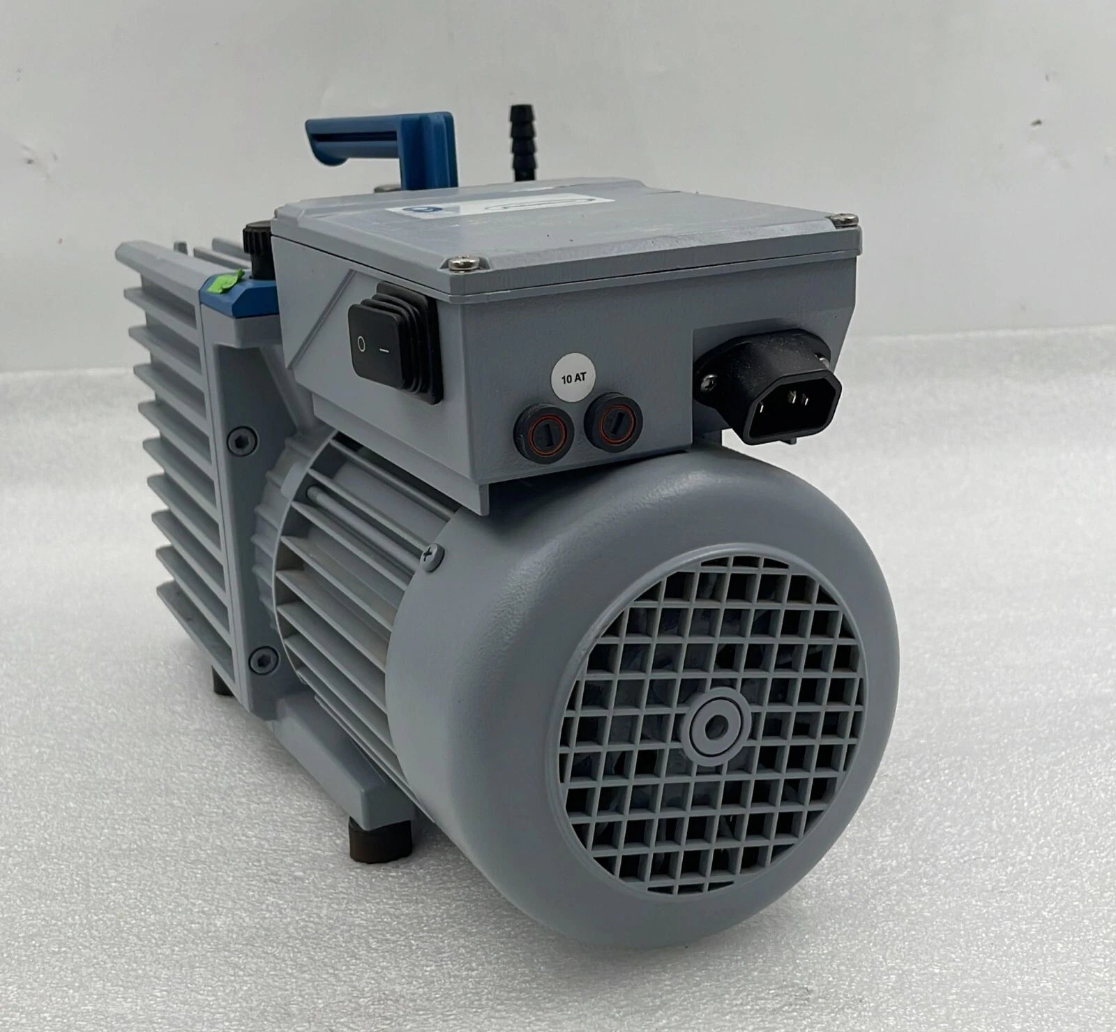 Vacuubrand RE 6W rear motor ventilation view