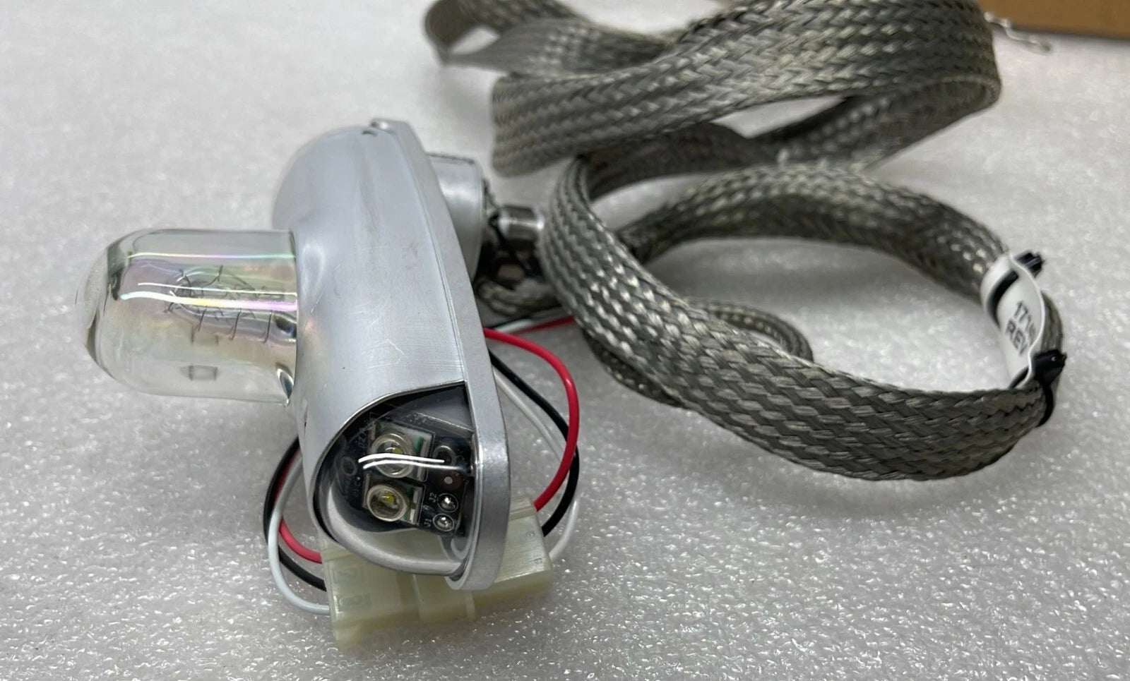 WHELEN 9037501 01-0790375-01 CESSNA LIGHT WING TIP POSITION STROBE 28V GRN RFI