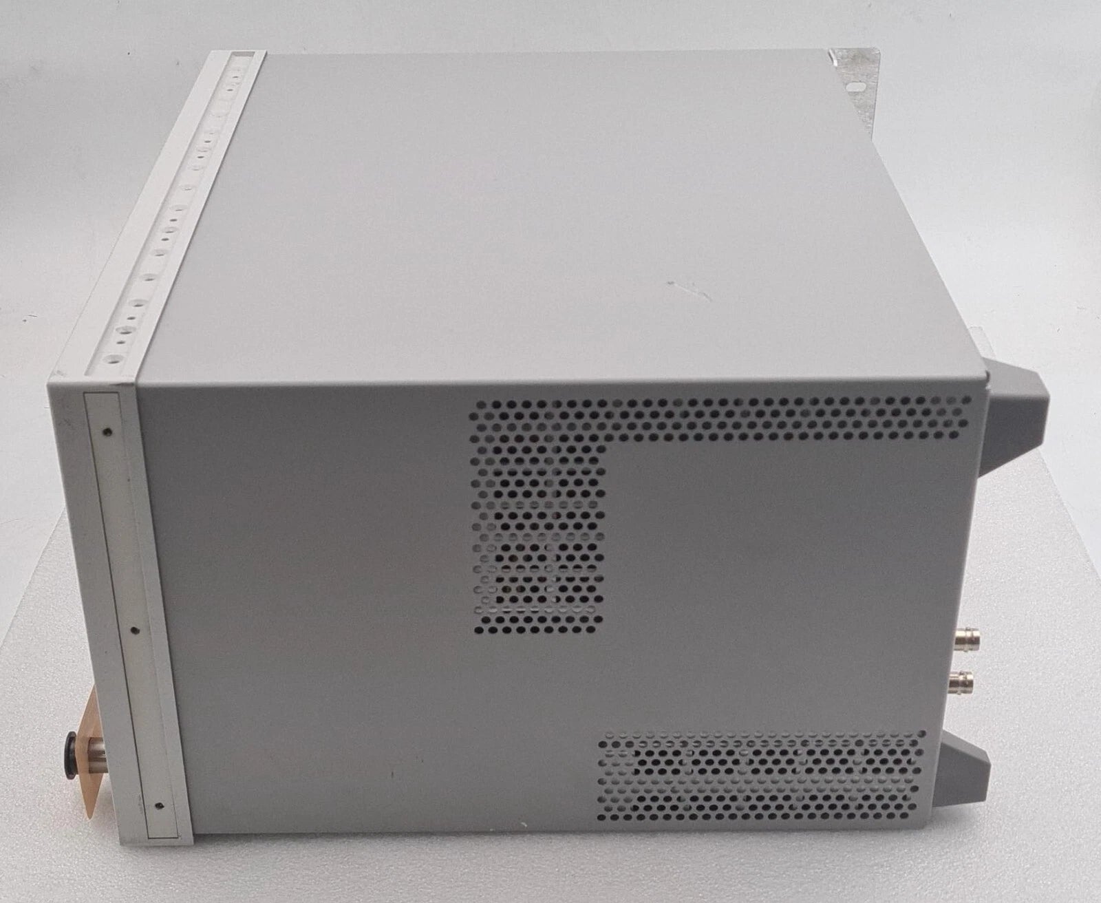 Agilent Technologies E5061A 300kHz - 1.5GHz ENA Series Network Analyzer 015 150