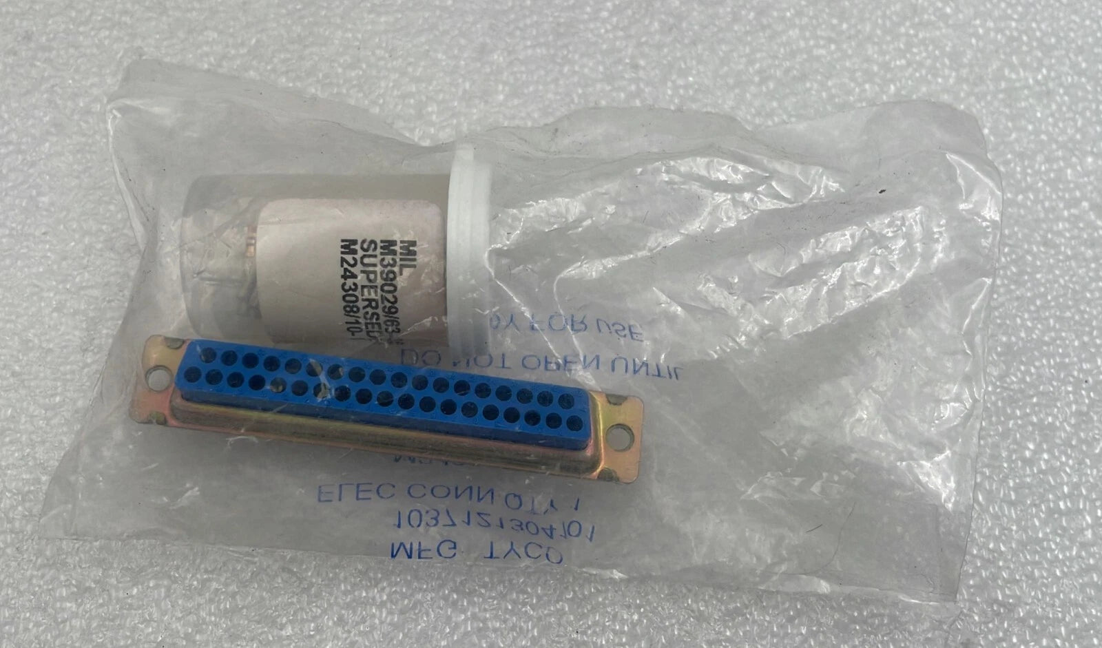 [LOT 6 PCS] TYCO M24308/2-4F D-Sub MIL Spec Connector