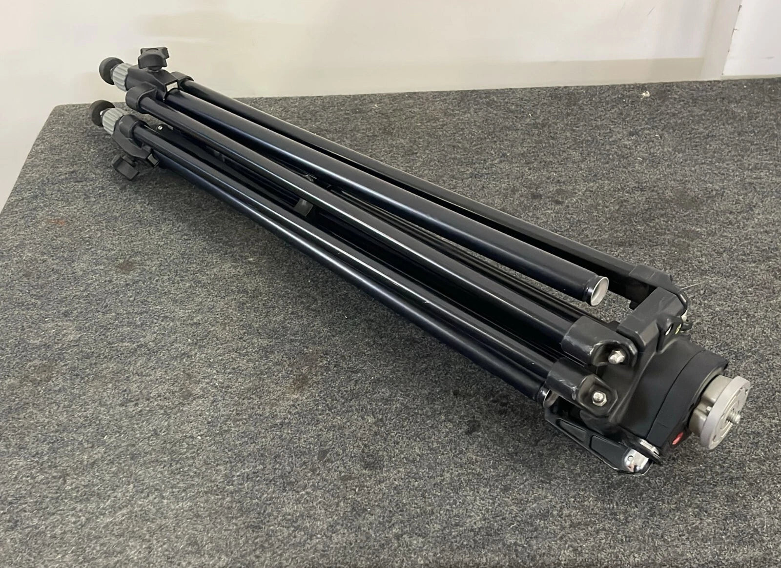 Manfrotto 028B Camera Tripod 3-Section TRIMAN CAMERA TRPD BLK W/O HD