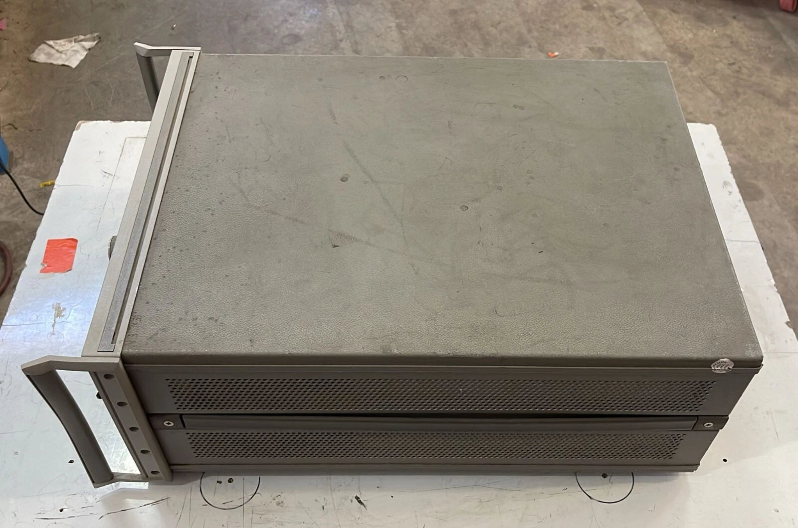 HP 3562A dynamic signal analyzer frequency analysis instrument