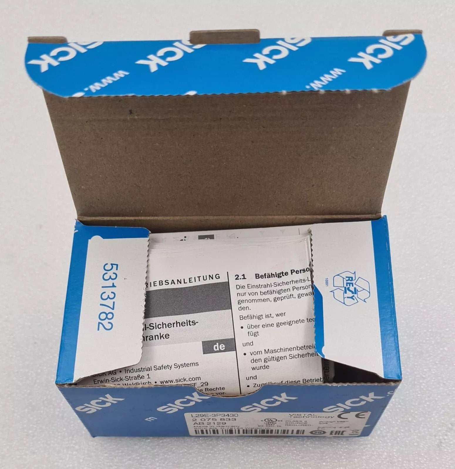 NEW - SICK L29E-3P3430 2075833 Photoelectric Sensor