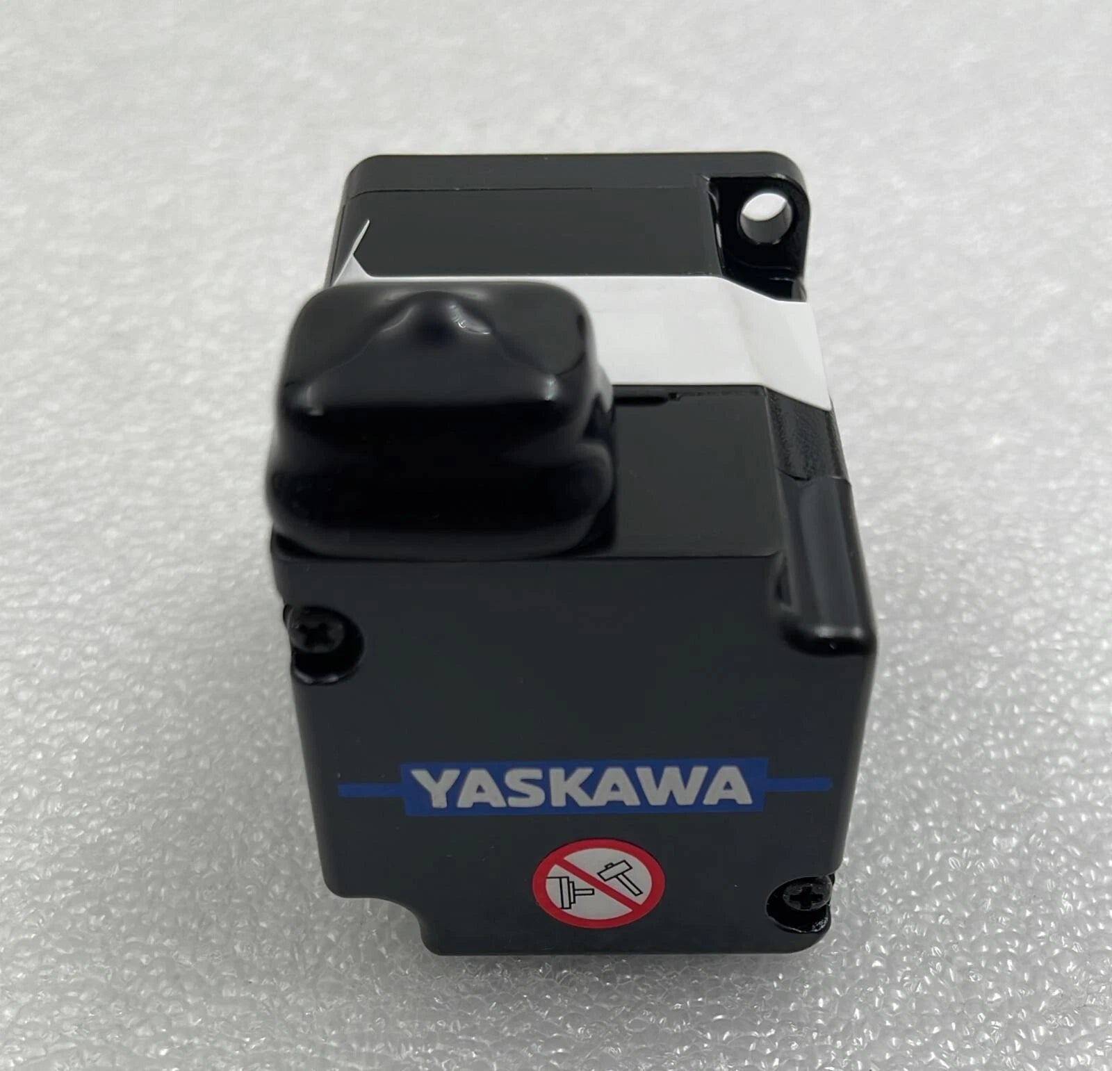 **NEW** YASKAWA SGM7J-A5AFA61 AC SERVO MOTOR