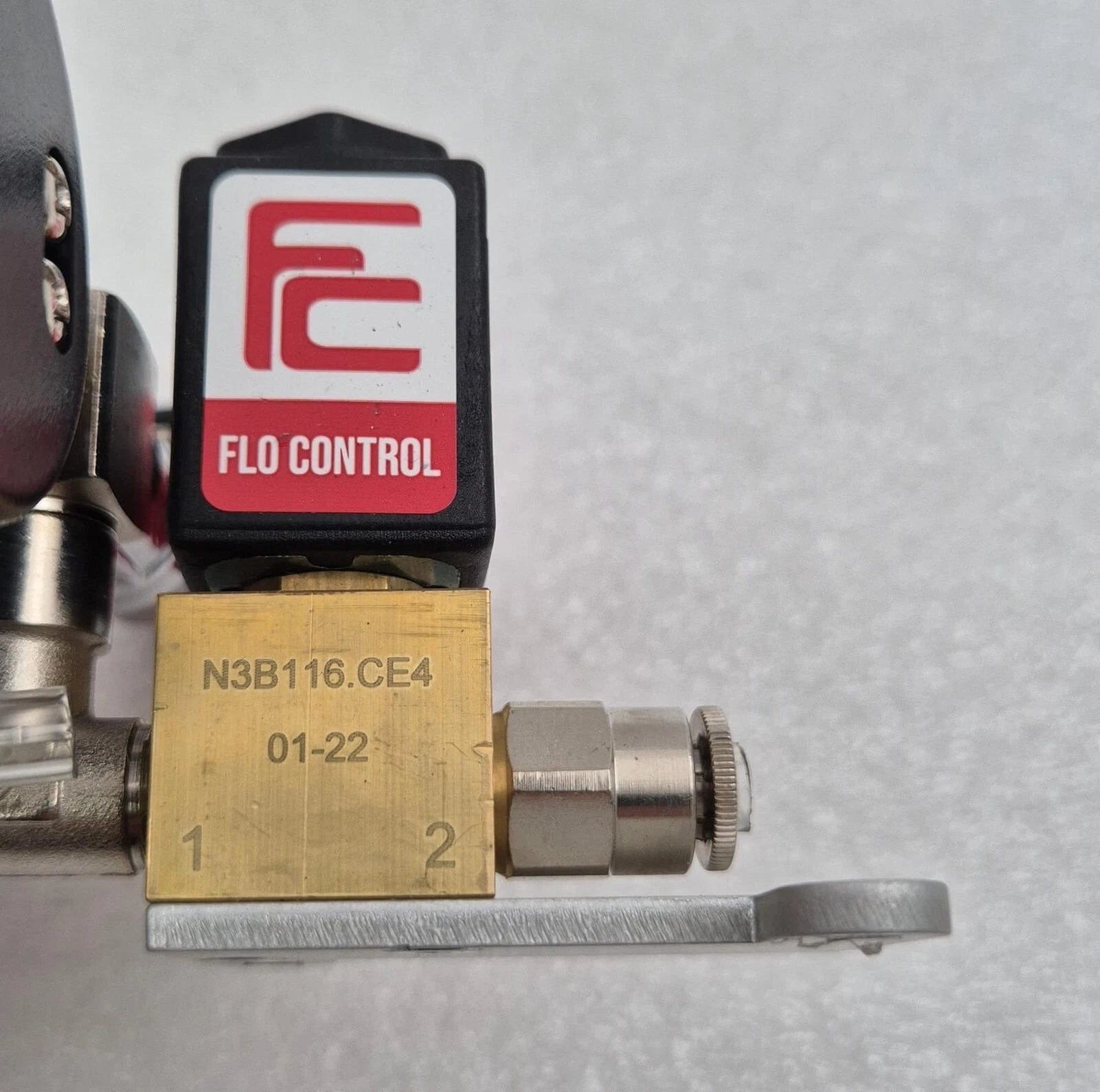 [LOT 2] FAIRCHILD 70220V Pneumatic Subminiature Regulator 250 PSIG 17 BAR ASSY