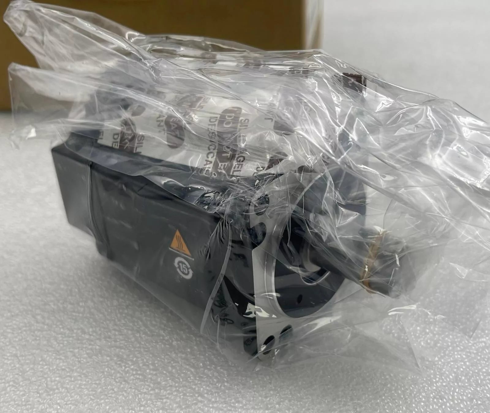 **NEW** YASKAWA SGM7J-04A6A61 AC SERVO MOTOR