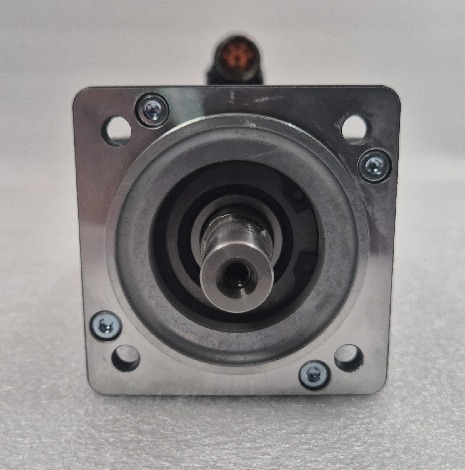 BECKHOFF AM8033-1F20-0000 Servo Motor 6000rpm 1.7kW 24VDC