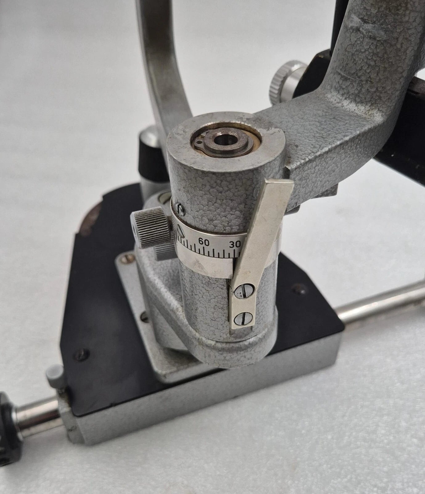 Haag Streit Bern 900 height adjustment mechanism detail