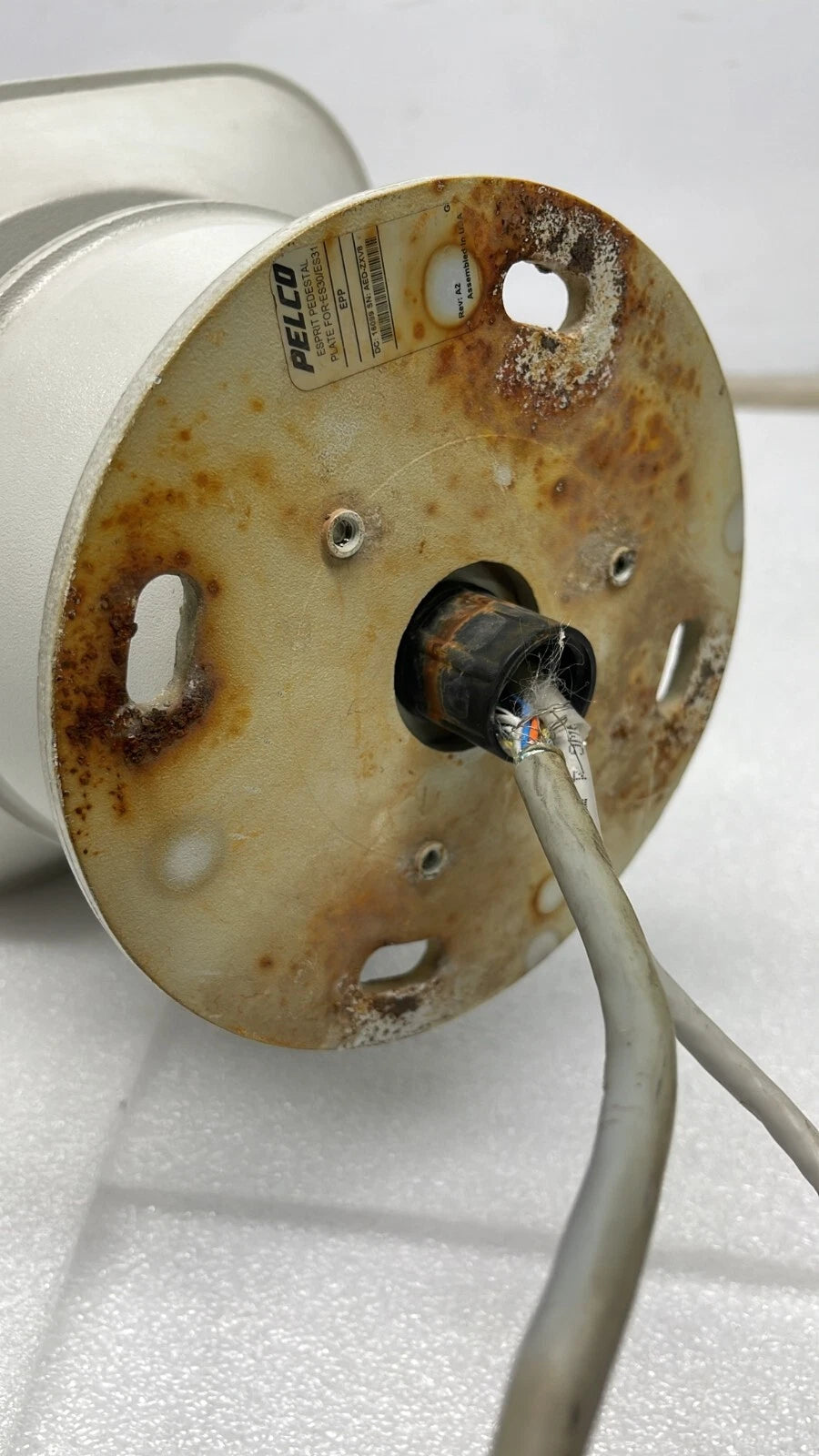 ES5230-12N mounting base plate underside view