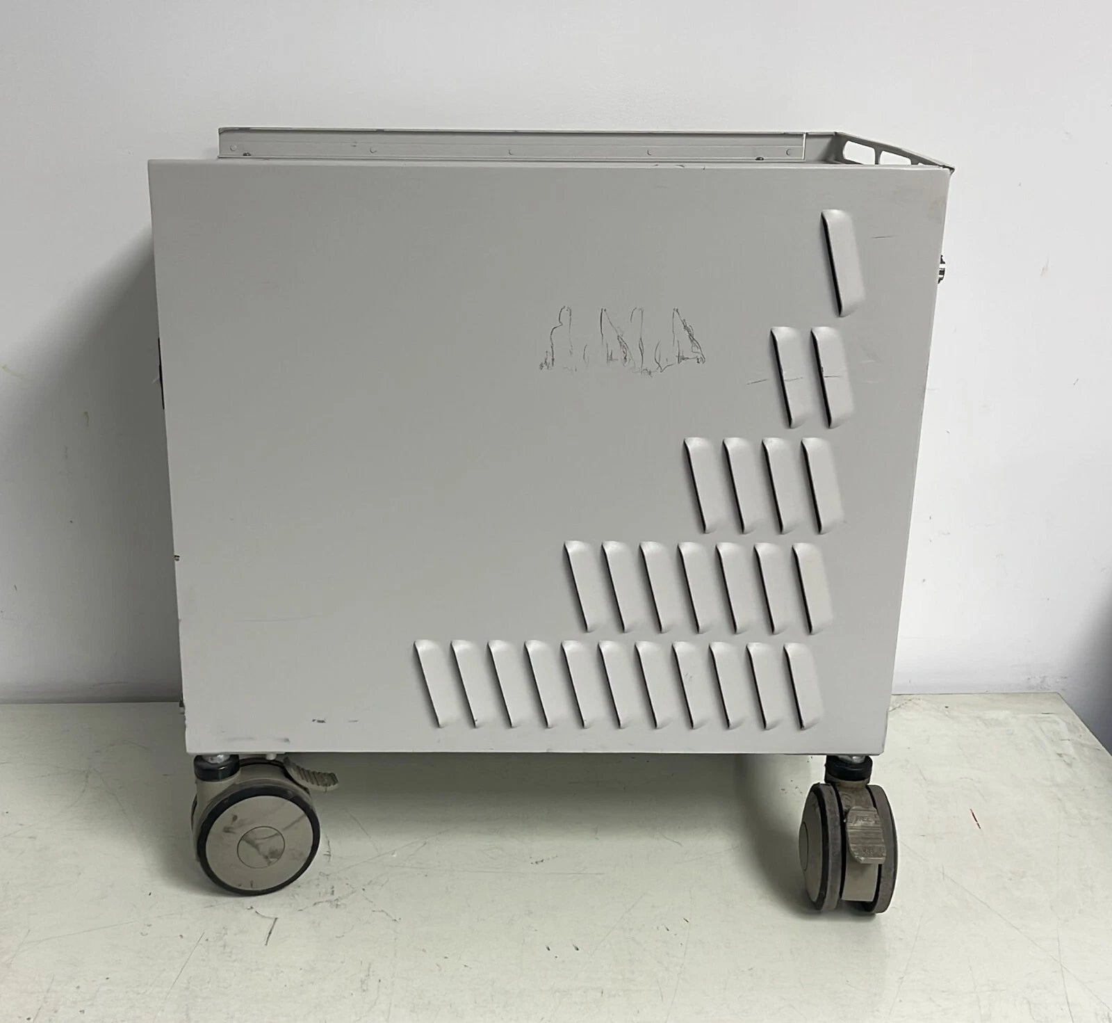 Laserscope Portable System 10-9220 External Laser Chiller 2004 for Aura i