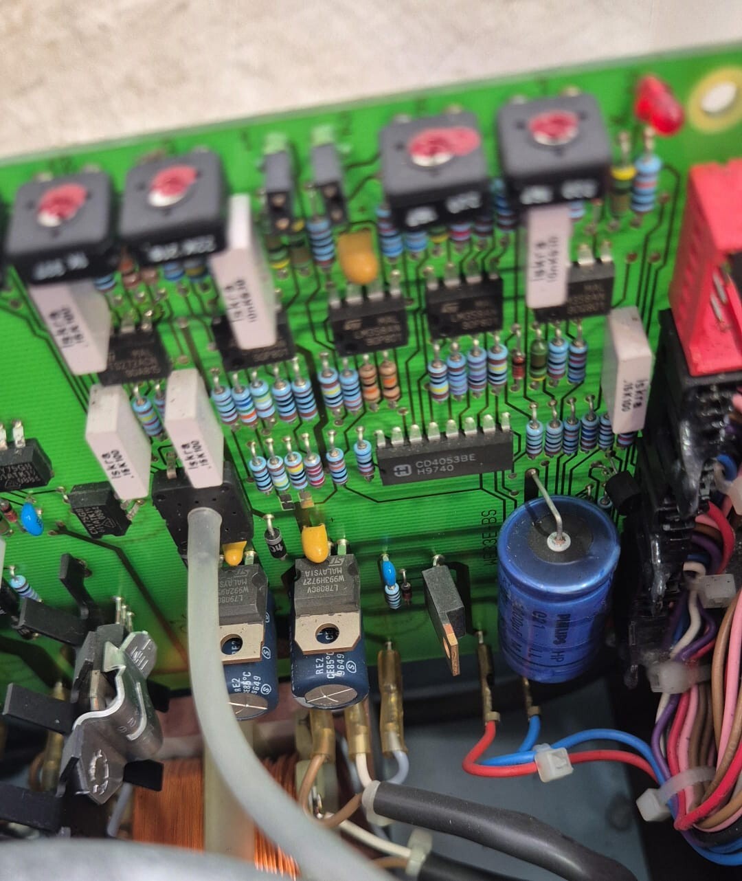 Weller WHA-2000 Temperature-controlled hot air station 53305699  **FOR PARTS**