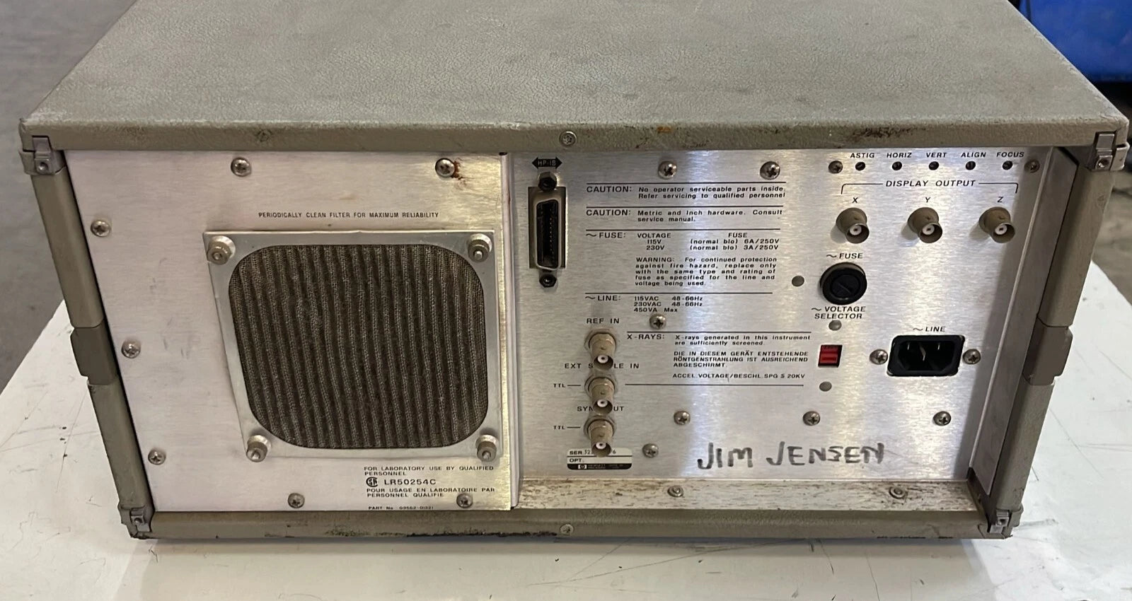HP 3562A dynamic signal analyzer frequency analysis instrument