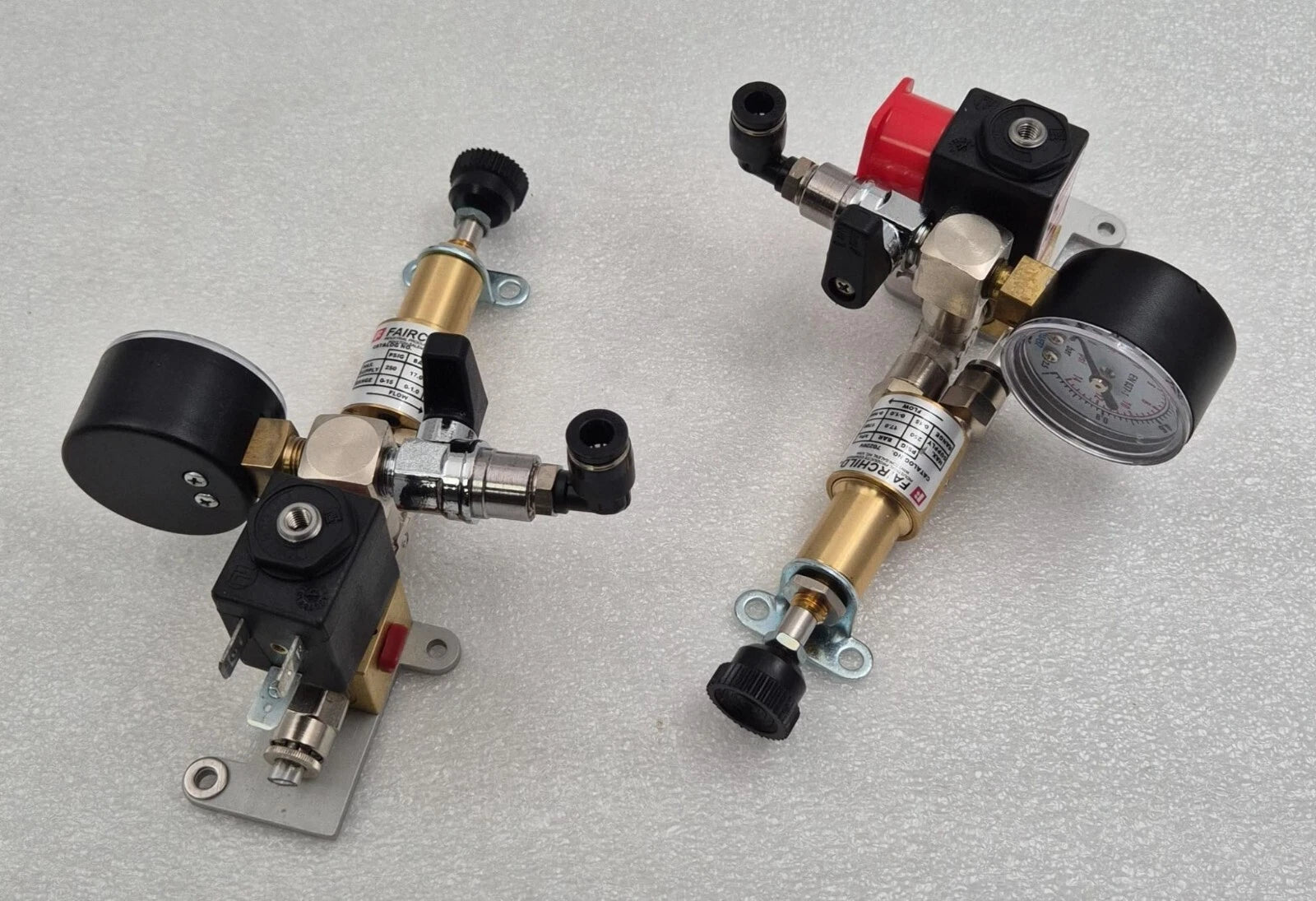 [LOT 2] FAIRCHILD 70220V Pneumatic Subminiature Regulator 250 PSIG 17 BAR ASSY