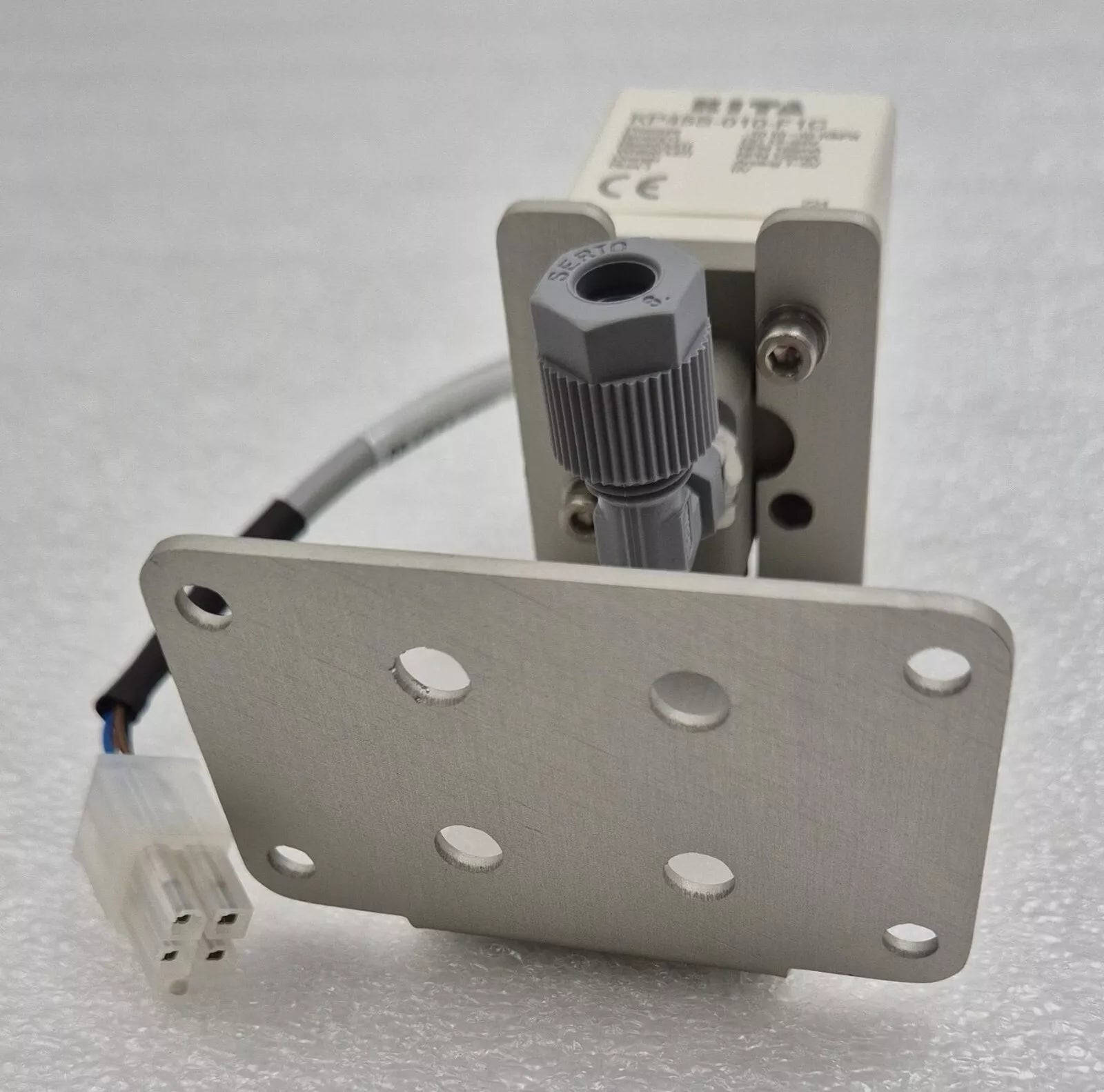 [LOT 2] KITA KP45S-010-F1C High Precision Digital Pressure Sensor Switch 12-24V