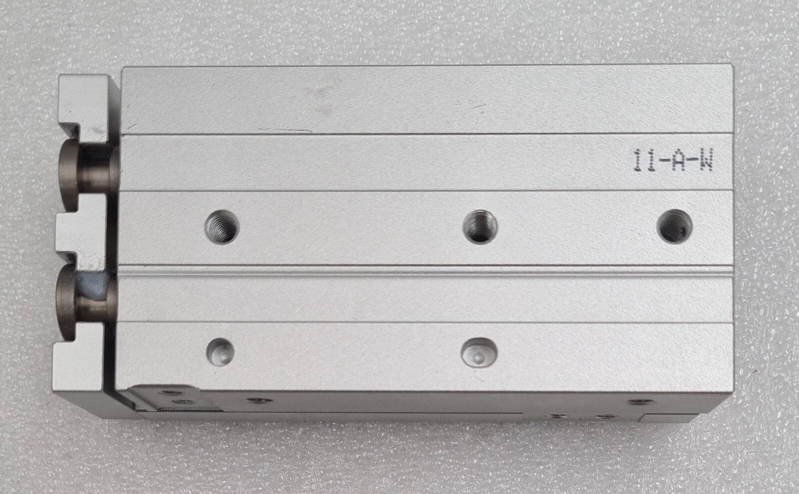 NEW SEALED - AIRTAC CYLINDER HLQ12X40S Compact Air Slide Table Ball Bearing