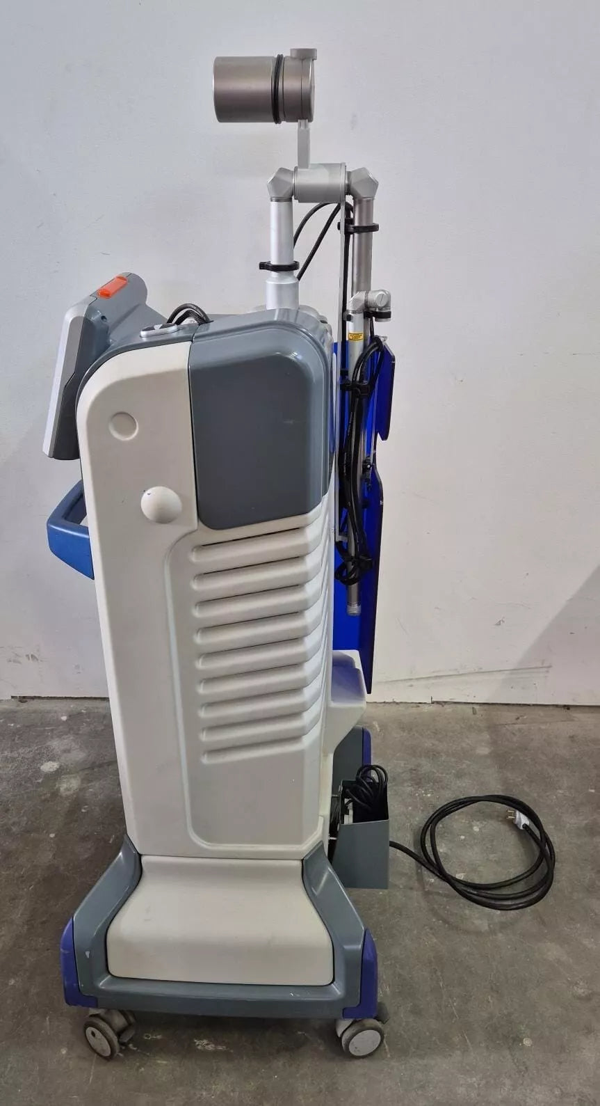 DEKA Smartxide2 M103P1 C60 MonaLisa Touch CO2 laser system with articulated arm and touchscreen interface