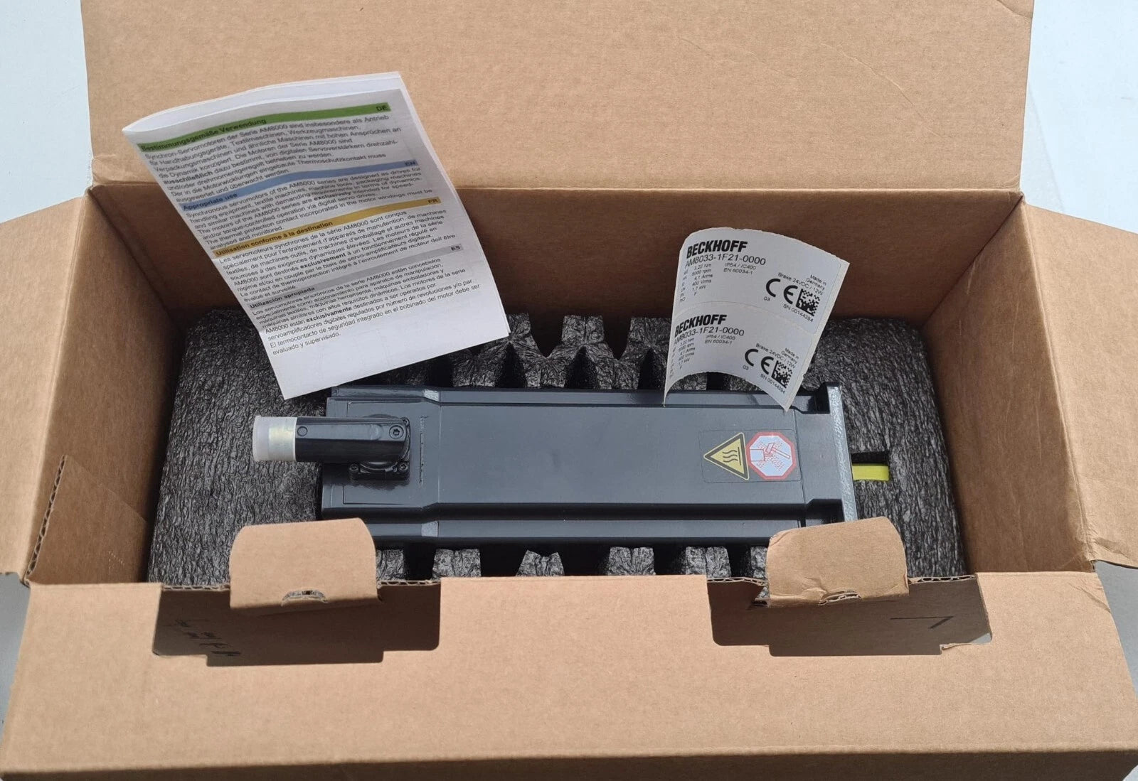 **NEW** BECKHOFF AM8033-1F21-0000 Servo Motor 6000rpm 1.7kW 24VDC