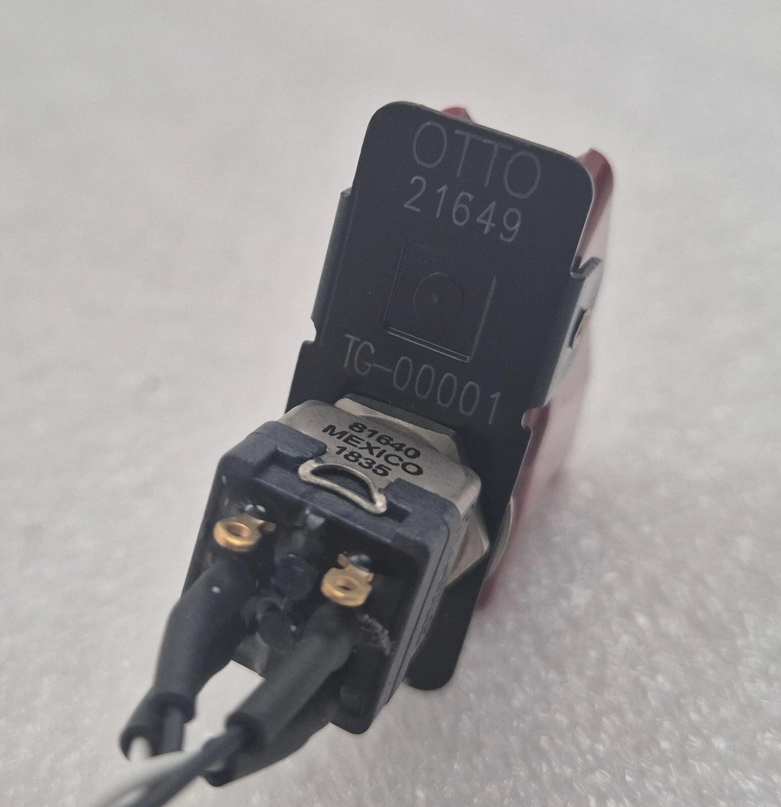 EATON Cuttler-Hummer MS90311-231 8869K4 Mini Toggle Switch W/ Safety Catch *NEW*